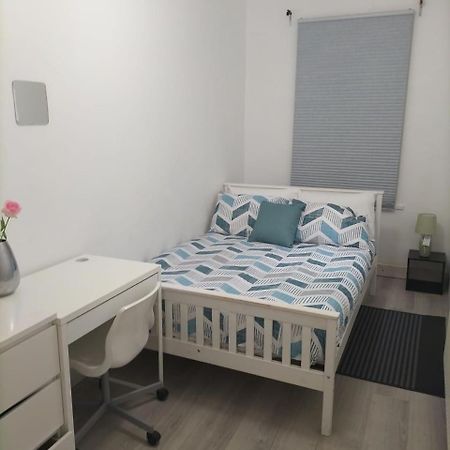 Comfortable Double Bed Located Near City Centre, Suitable For Contractors Health Care Professionals Or Long Business Stays In Coventry Or Delightful Holidays In Coventry Or Within The West Midlands Area Free Wifi Tea And Coffee Provided المظهر الخارجي الصورة