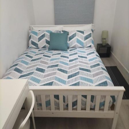 Comfortable Double Bed Located Near City Centre, Suitable For Contractors Health Care Professionals Or Long Business Stays In Coventry Or Delightful Holidays In Coventry Or Within The West Midlands Area Free Wifi Tea And Coffee Provided المظهر الخارجي الصورة