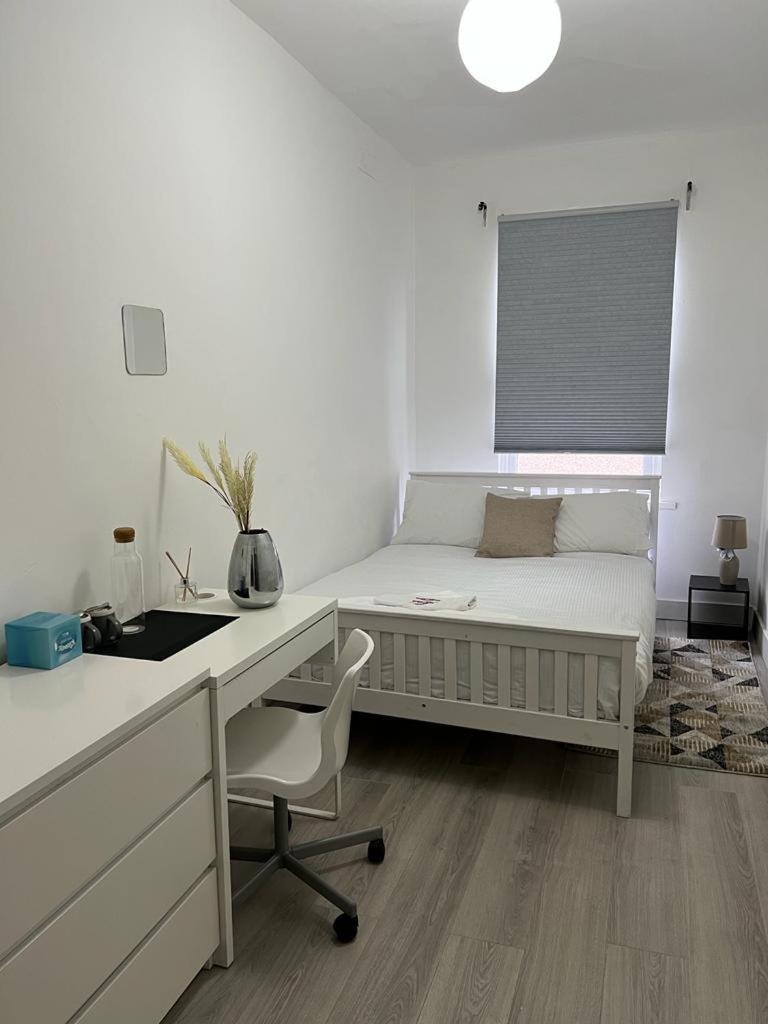 Comfortable Double Bed Located Near City Centre, Suitable For Contractors Health Care Professionals Or Long Business Stays In Coventry Or Delightful Holidays In Coventry Or Within The West Midlands Area Free Wifi Tea And Coffee Provided المظهر الخارجي الصورة
